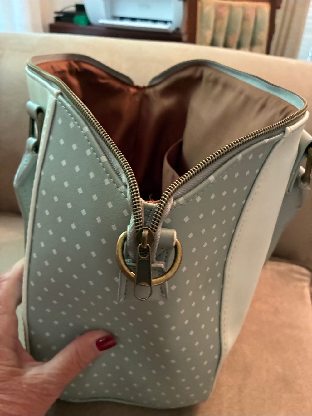 Loungefly Disney purse. Lady and the tramp scene. Like new condition - Picture 4 of 7